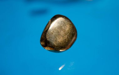 Altın Calcopyrite ayrıca kedi altını olarak da bilinir çünkü rengi...