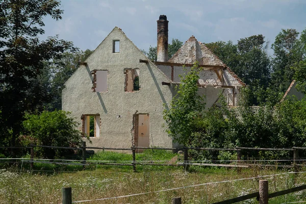 Old House Windows Doors Roof Including Roof Truss Removed Ruined — Stock Photo, Image