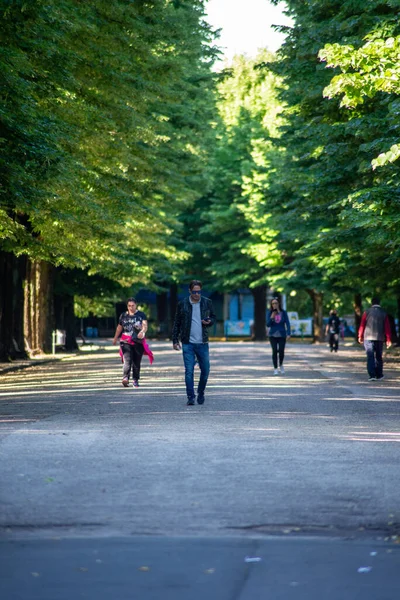 Terni Itália Junho 2020 Pessoas Andando Parque Pela Manhã — Fotografia de Stock