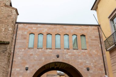 foligno.italy 14 Haziran 2020: Foligno şehrinin sokaklarının mimarisi