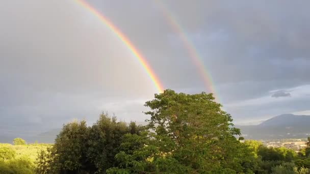 double arc-en-ciel sur la vallée des terni