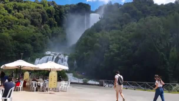 Terni Italský Červen 2020 Časový Odstup Mokřinového Vodopádu Turisty Pohybu — Stock video