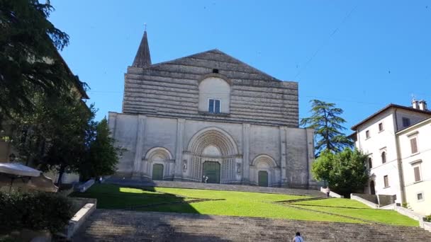 Todi Italská Červen 2020 Velký Kostel Vchodu Města Todi Obrovským — Stock video