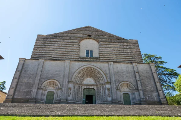 イタリアトディ2020年6月20日 トディ大鐘楼と大階段に恵まれたサンの寺院 — ストック写真