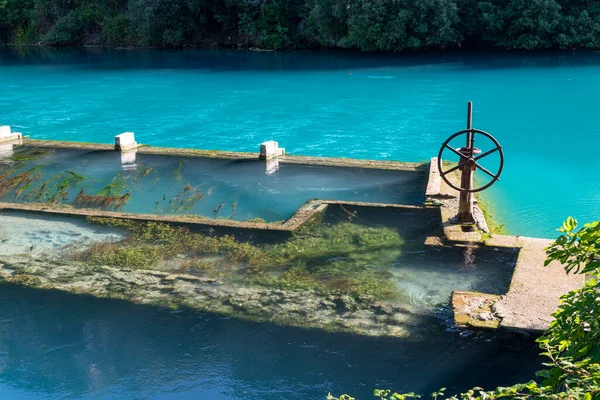 Narni Sofocante Lugar Celestial Con Agua Azul Rodeada Vegetación — Foto de Stock