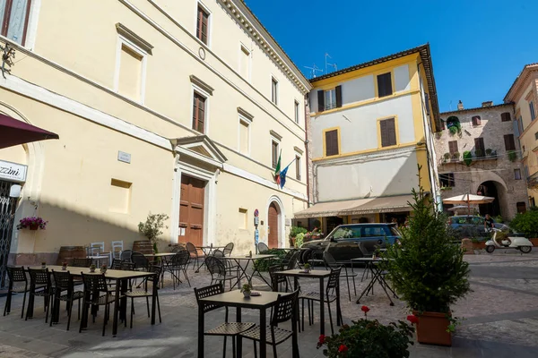 Spello Italia Junio 2020 Pequeña Plaza Frente Iglesia San Lorenzo — Foto de Stock