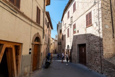 Heceleme, İtalya 27 Haziran 2020: Büyü kasabasının sokaklarında mimarlık