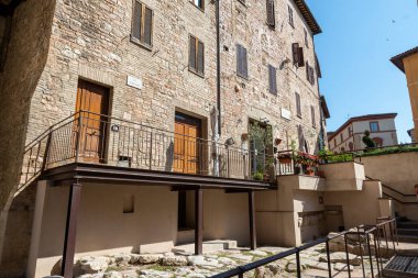 Heceleme, İtalya 27 Haziran 2020: Büyü kasabasının sokaklarında mimarlık