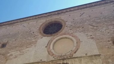 Heceleme, İtalya 27 Haziran 2020 San Lorenzo Kilisesi büyünün ortasında.