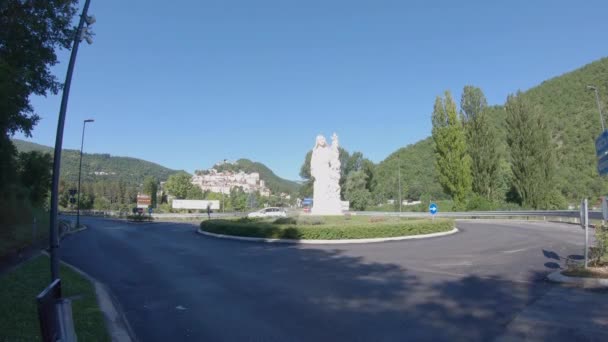 Cascia Italy Juli 2020 Rotunda Med Monument Santarita Och Bakom — Stockvideo