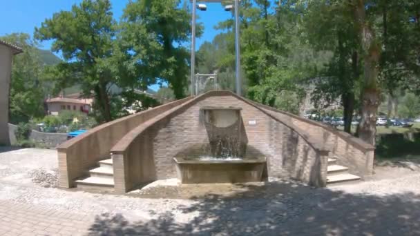 Scheggino Italien Juli 2020 Intena Brunnen Park Von Scheggino Einem — Stockvideo