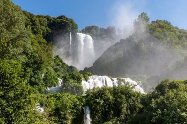Güneşli bir günde Avrupa 'nın en yüksek şelalesi