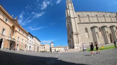Orvieto.italy 18 Temmuz 2020: Orvieto ve katedralinin zamanaşımı karesi