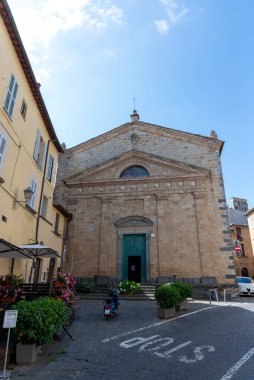 Orvieto, İtalya 19 Temmuz 2020: Orvieto 'nun merkezinde Sant Angelo Kilisesi