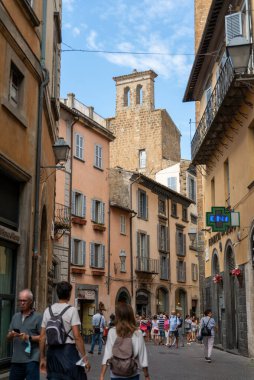 Orvieto, İtalya 19 Temmuz 2020: Orvieto 'nun merkezinde rota birliği