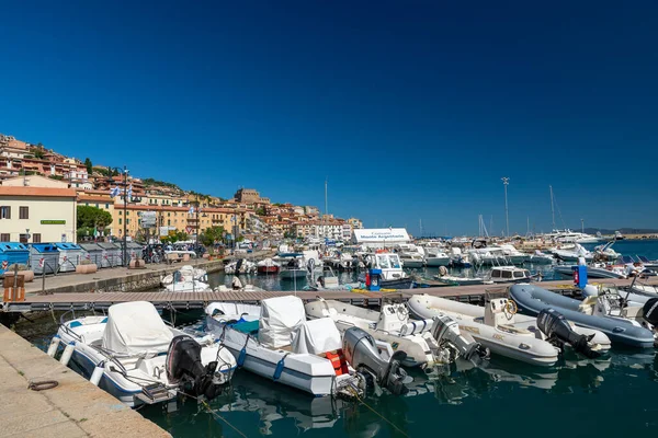 イタリアのポルト サント ステファノ2020年7月25日 ポルト サント ステファノ港とボートと海 — ストック写真