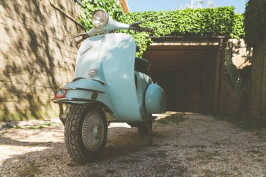 Terni.italy Temmuz 27 2020: Vespa özel 50 klasik piaggio açık mavi
