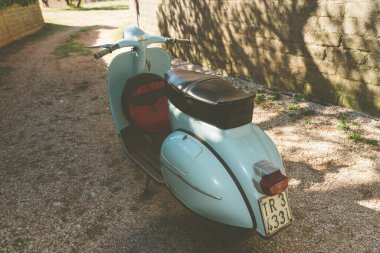 Terni.italy Temmuz 27 2020: Vespa özel 50 klasik piaggio açık mavi