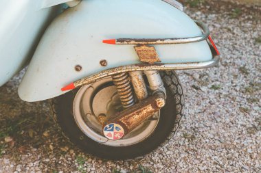 Terni.italy Temmuz 27 2020: Vespa özel 50 vintage piaggio detayı ön fren sistemi