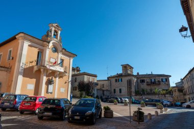 Amelia, İtalya 5 Ağustos 2020: Piazza giacomo matteotti 'de belediye ve hastane var.