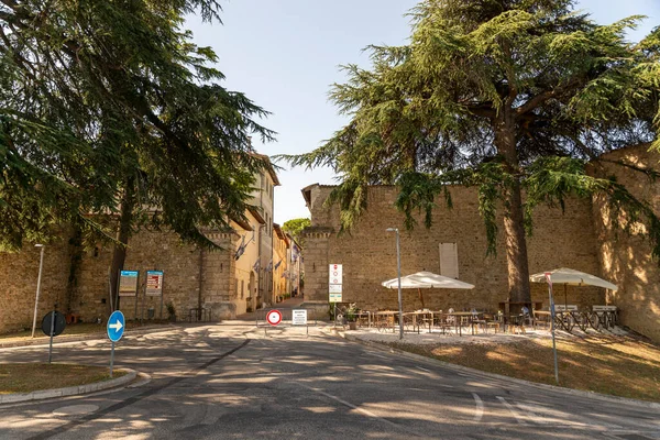 Montefalco Italia Agosto 2020 Porta Della Rocca Que Conduce Través — Foto de Stock