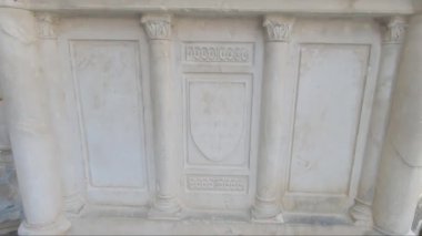 13 Ağustos 2020 'de Bevagna' nın ana meydanındaki San Silvestro kilisesinin önünde bir çeşme kuruldu.