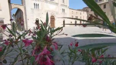 13 Ağustos 2020, Bevagna Meydanı 'ndaki San Michele Arcangelo Kilisesi.