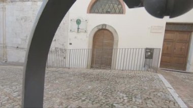 Montefalco, İtalya 13 Ağustos 2020: Montefalco kasabasındaki San Francesco müze kompleksi