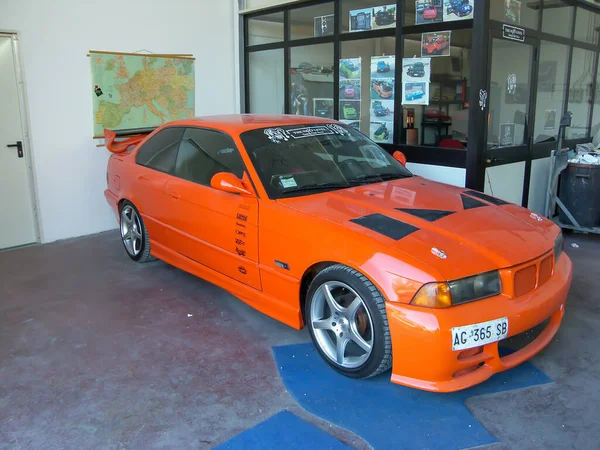 Bmw afstemming van fel oranje eigenschappen — Stockfoto