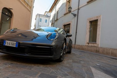 Terni, İtalya 21 Ağustos 2020, Porsche lüks spor araba park edilmiş.