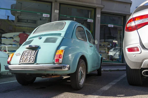 Terni Itália Agosto 2020 Detalhe Fiat Vintage Azul Claro 500 — Fotografia de Stock