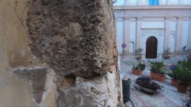 Collescipoli kasabasındaki Santa Maria Maggiore kolej kilisesi.