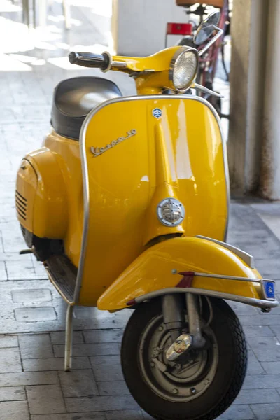 Terni Italy September 2020 Vintage Piaggio Vespa Yellow Color — 스톡 사진