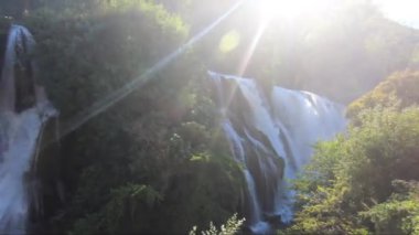 Marmore Şelalesi. Avrupa 'nın en yüksek şelalesi Umbria' da.