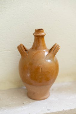 Gıda kullanımı için sıvı içeren antik terracotta amforaları