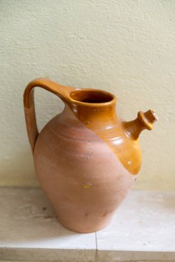 Gıda kullanımı için sıvı içeren antik terracotta amforaları