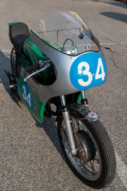 TERNI, İTALYA EPTEMİ 18 Eylül 2020: antika Benelli 250 motorsikletinin ayrıntıları