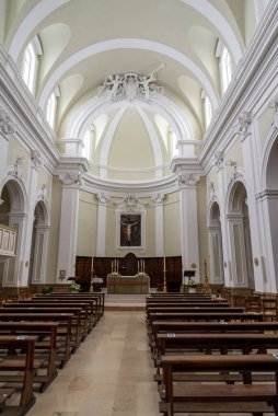 acquasparta, İtalya 21 Eylül 2020: Acquasparta kasabasındaki Santa Cecilia katedralinin içi