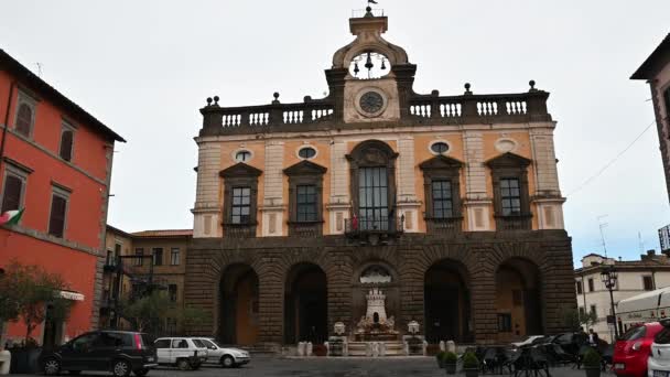 Town hall in the square of nepi — Stock Video