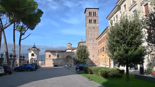 Katedrála v centru města Rieti — Stock video