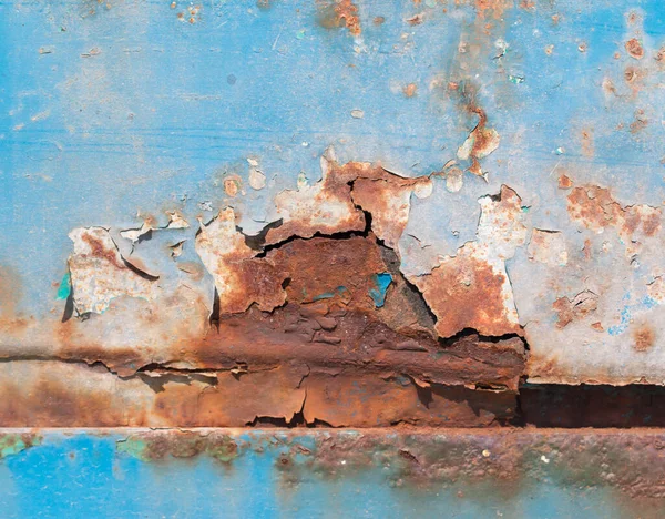Metal üzerine eski boya.