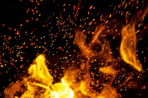 Flammen Mit Funken Auf Schwarzem Hintergrund — Stockfoto