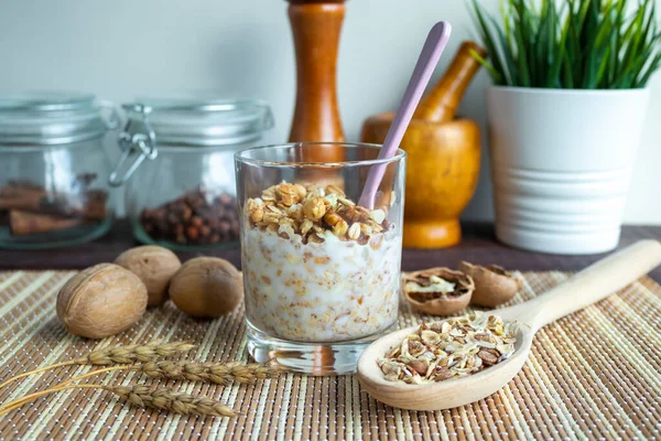 Healthy lifestyle. Muesli with nuts in a glass — Stock Photo, Image