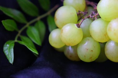 Taze üzüm ve limon karışımı.