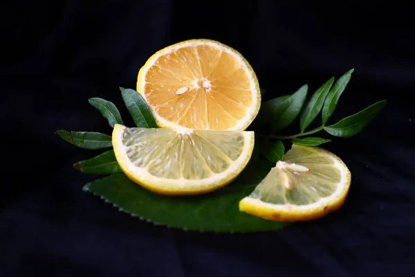 レモンとミントドリンクのフレッシュミックス — ストック写真