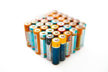 KAZAKHSTAN-OCTOBER 5, 2020: Beyaz arkaplanda kare şeklinde piller kullanıldı. İzole edilmiş.