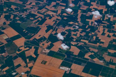 Lucchesina, Emilia-Romagna bölgesinde ekin tarlaları. Hava fotoğrafçılığı, İtalya 'daki ekili tarlaların hava görüntüsü..