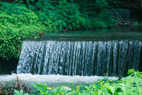 Liten Vattenfall Peles Floden Nära Peles Slott Sinaia Rumänien — Stockfoto