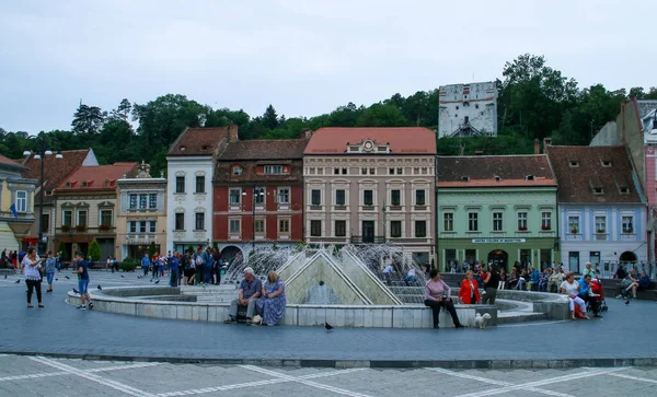 Brasov Romanya 2018 Brasov Konsey Meydanında Çeşme — Stok fotoğraf