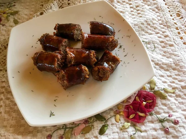루마니아의드래 벨레에 식당에서 돼지고기 소시지 — 스톡 사진